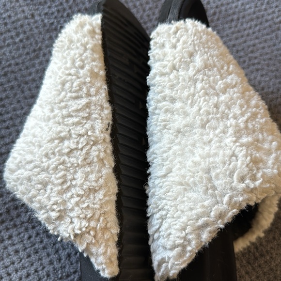 ROAM Women’s US 7.5-8 Ivory Sherpa Slide Sandals Fuzzy Cozy Slip On Shoes - Picture 14 of 14